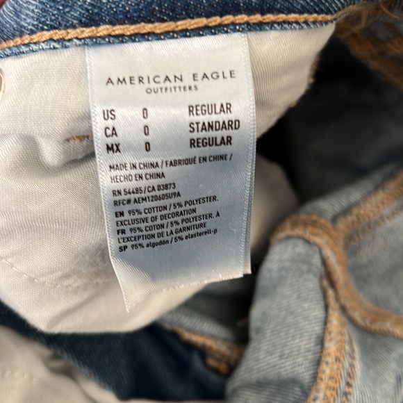 AE Ripped Mom Jean - Picture 4 of 9